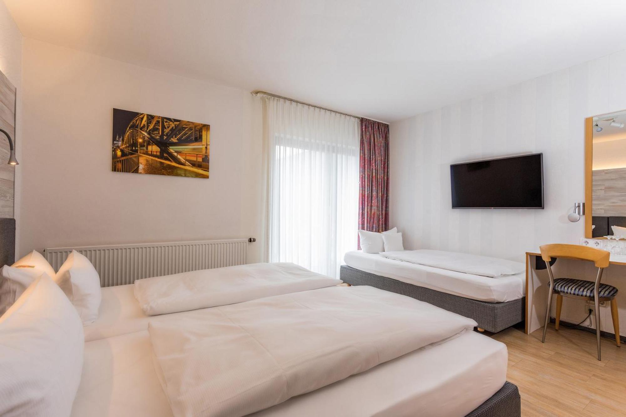 Hotel & Wirtshaus Hansen Bergisch Gladbach Eksteriør billede