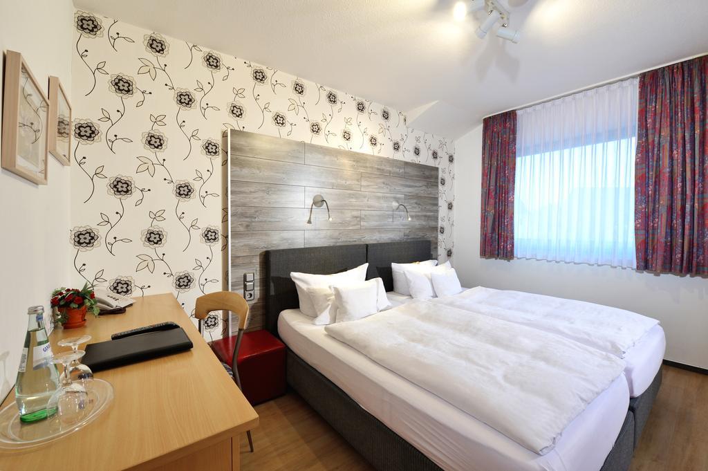 Hotel & Wirtshaus Hansen Bergisch Gladbach Eksteriør billede