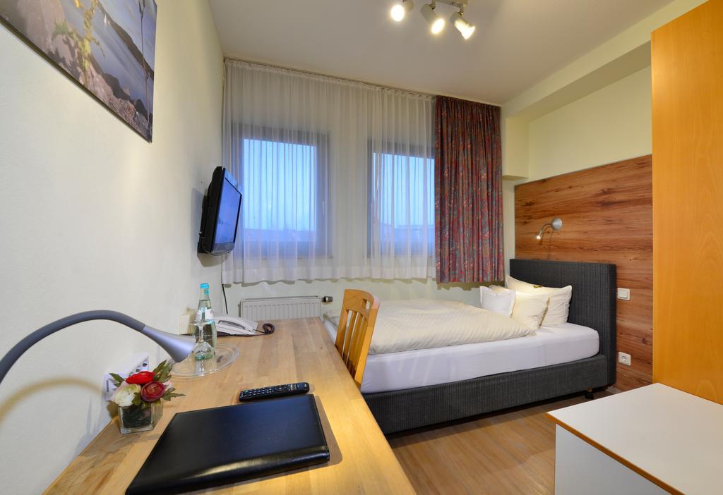 Hotel & Wirtshaus Hansen Bergisch Gladbach Eksteriør billede